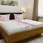 Ferienweingut Klaus Thiesen Gastezimmer Und 4* Ellenz-Poltersdorf