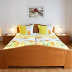 Ferienweingut Klaus Thiesen Gastezimmer Und Guest house Ellenz-Poltersdorf