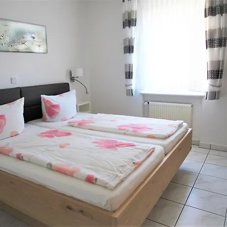 Ferienweingut Klaus Thiesen Gästezimmer Und 4* Ellenz-Poltersdorf