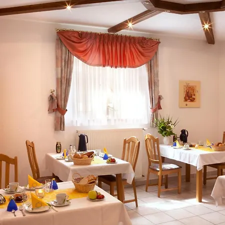 Ferienweingut Klaus Thiesen Gaestezimmer Und בית הארחה אלנז-פולטרסדורף