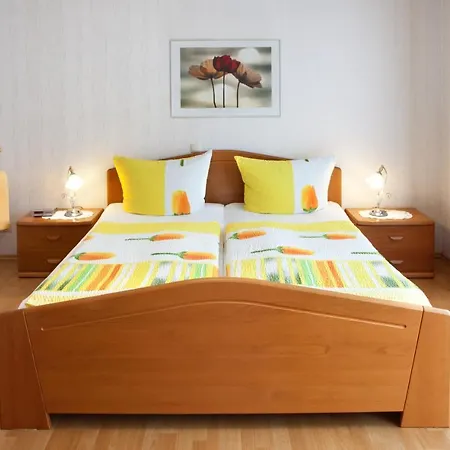 Ferienweingut Klaus Thiesen Gaestezimmer Und בית הארחה אלנז-פולטרסדורף