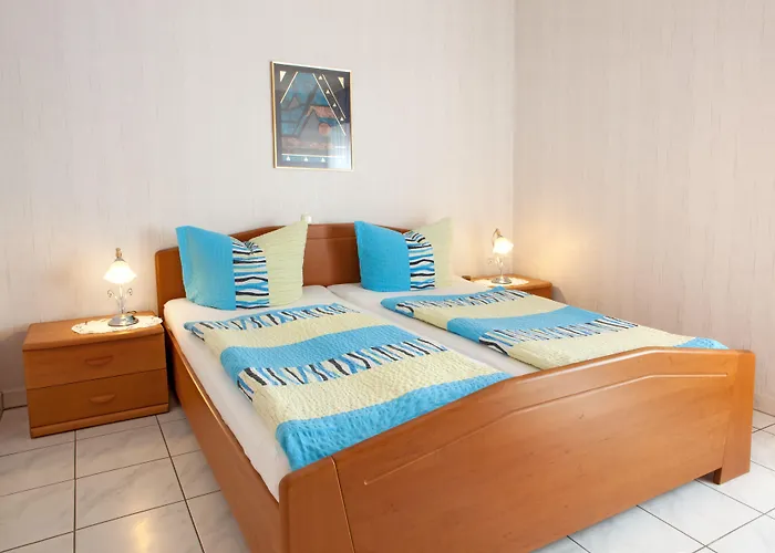 Ferienweingut Klaus Thiesen Gastezimmer Und Guest house Ellenz-Poltersdorf